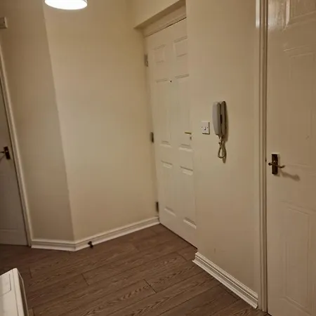 2 Bed 2 Bath Ensuite - Free Secure Parking