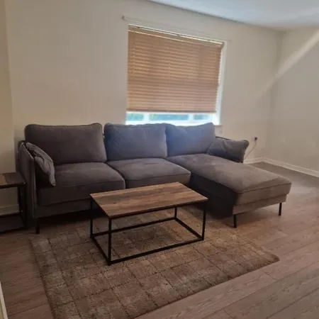2 Bed 2 Bath Ensuite - Free Secure Parking Apartment