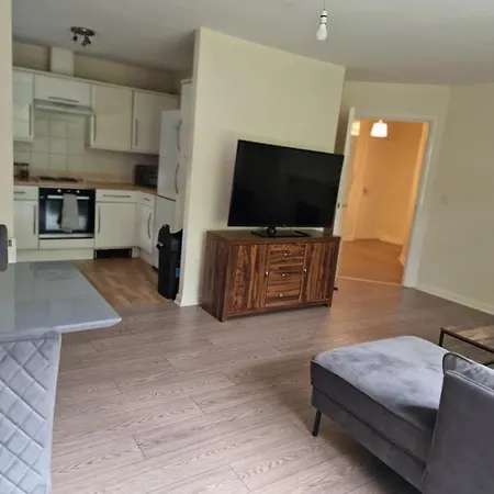 2 Bed 2 Bath Ensuite - Free Secure Parking *